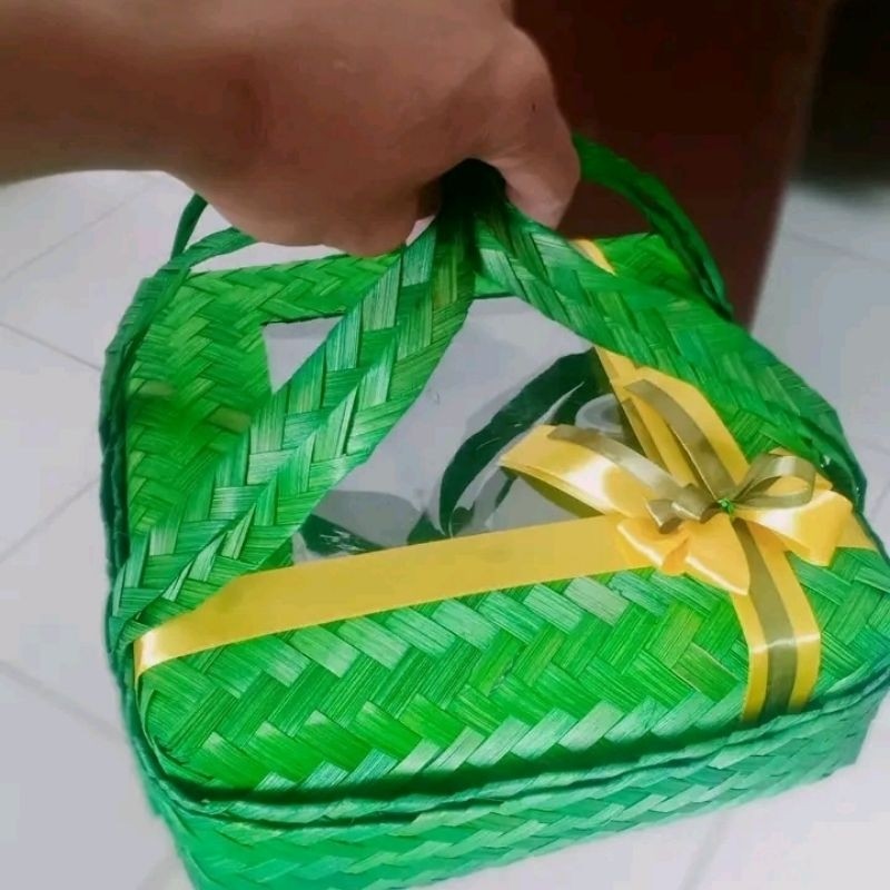 

Besek jinjing warna hias mika pita ukuran 20x20 22x22 25x25 20x30 cm | Kreasi Kerajinan Besek Bambu
