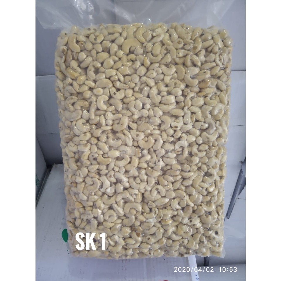 

Kacang Mede Mentah Mete Murah 1Kg SK1 ( Ada Bintik 1-2 )
