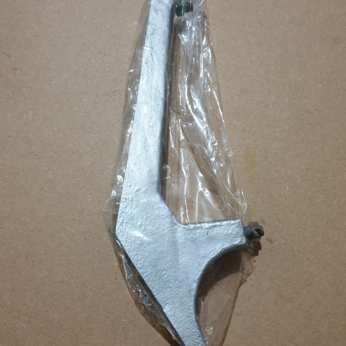 Tiang Ban Serep Ring 8 Vespa Super Vbb Bajaj Dudukan Ban Serep Vespa                                