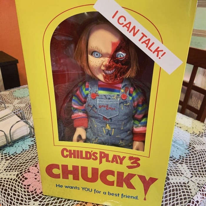 Boneka chucky pizza face mezco original