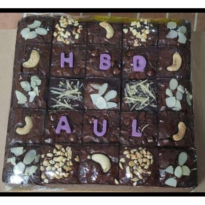 

Classic Brownies Panggang 20x20 fudgy inside crunchy outside - Mede, Thinwall 650