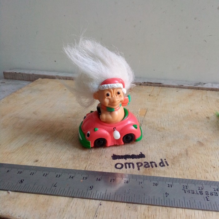 figure action trolls naik mobil Toishop