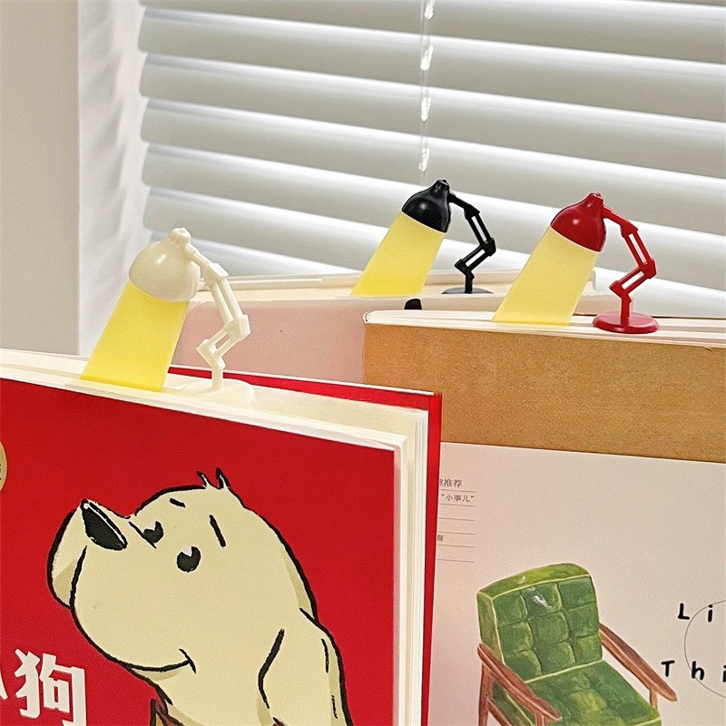

1pc Personalized Bookmarks Table Lamp Shape Unique Bookmarks Notepads Novels Memo Page Holders Book Decorations