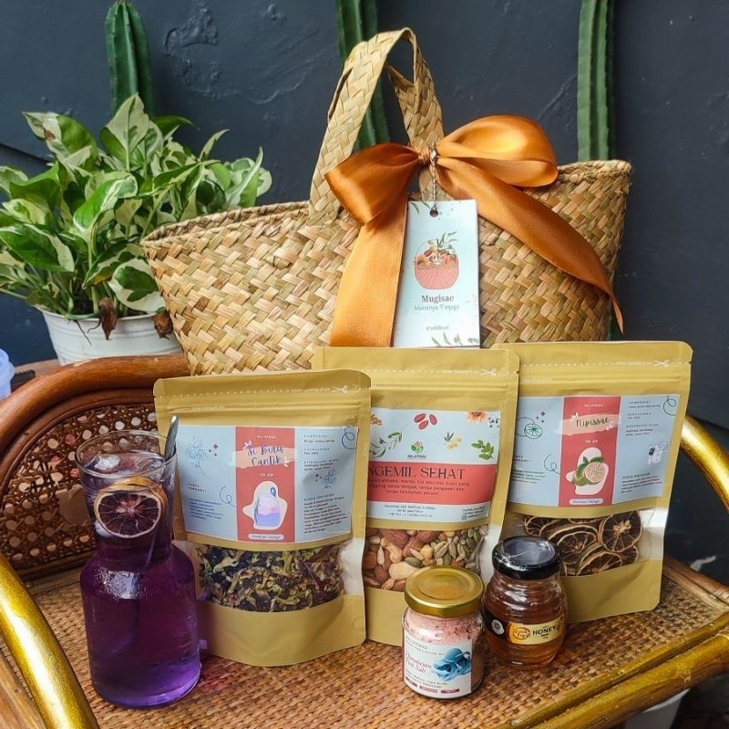 

HAMPERS MUGISAE BINGKISAN SEHAT KADO SOUVENIR PERNIKAHAN KADO SAHABAT IBU KELUARGA