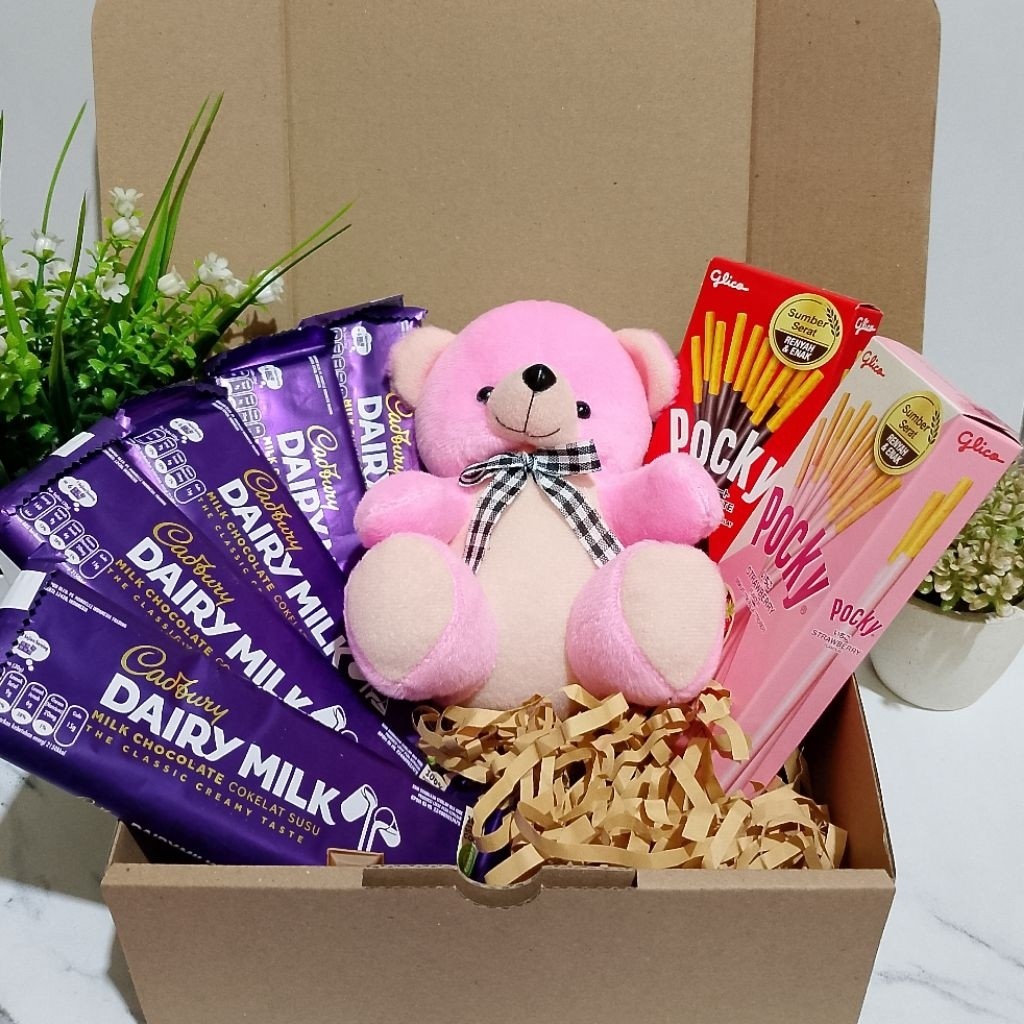 

Hampers Cadbury dairymilk/ kado pacar/ hadiah coklat / gift box Cadbury boneka