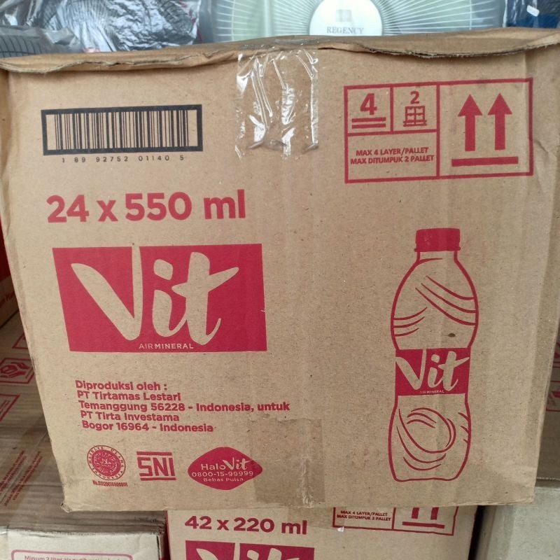 

Vit Air Mineral Botol Tanggung 550ml 1 dus isi 24pcs