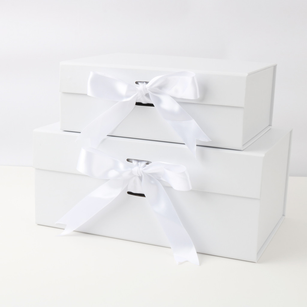 

Magnetic Flip ribbon Gift Box 1pcs White Folding Box for Wedding Childrens Halloween Party Factory Direct Sales Paper Box