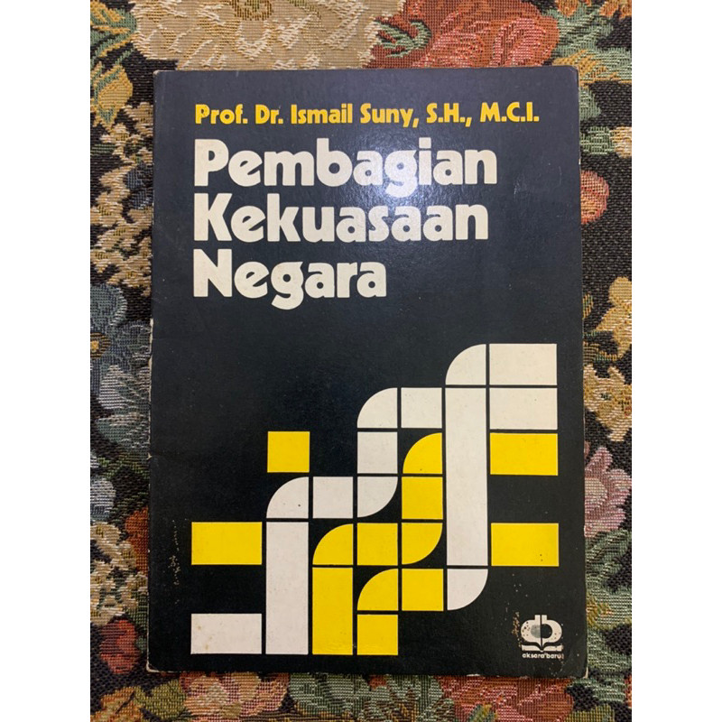 Pembagian kekuasaan negara by Prof dr ismail suny