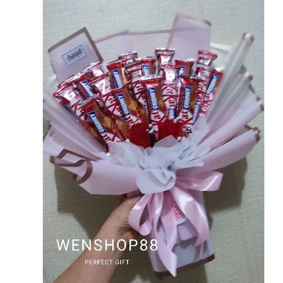 

Buket Coklat Premium Kit Kat Chunky Beng2 Hadiah Wisuda | Ulang Tahun