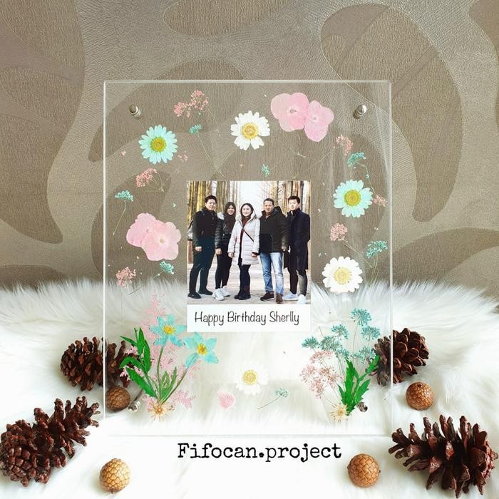 floating frame/ acrylic flower frame/ pastel pressed flower
