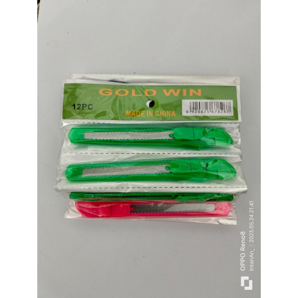 

Kater serbaguna Kecil warna Random 1pcs 7g