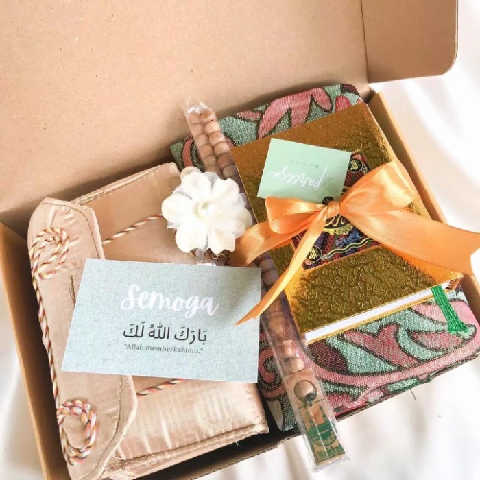 

DISKON paket hampers mukena sajadah/kadowisuda/kadoulangtahun/kadowedding