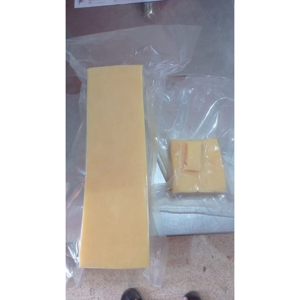 

Parmesan Block Green Valley / Keju Parmesan Green Valley / Parmesan Cheese Green Valley - REPACK