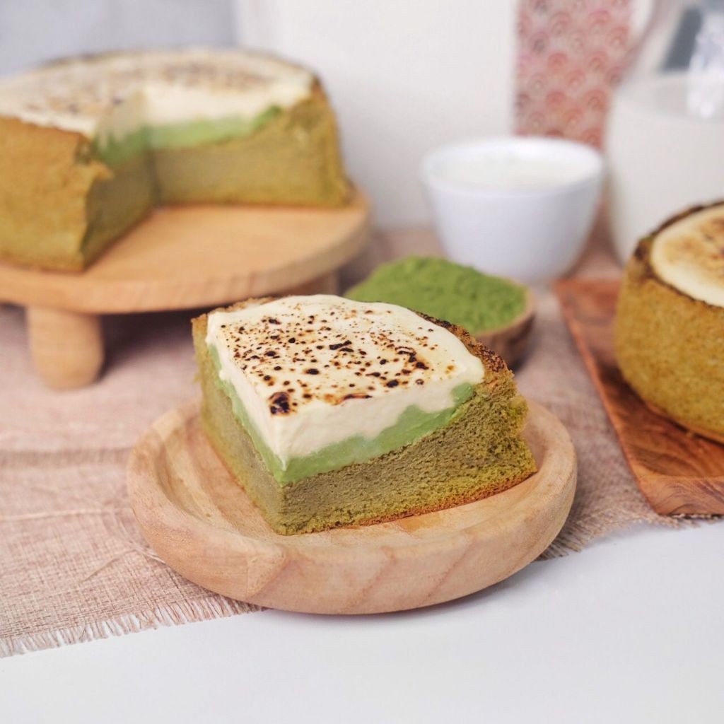 

SLICED BRULEE CAKE - Matcha Chesee