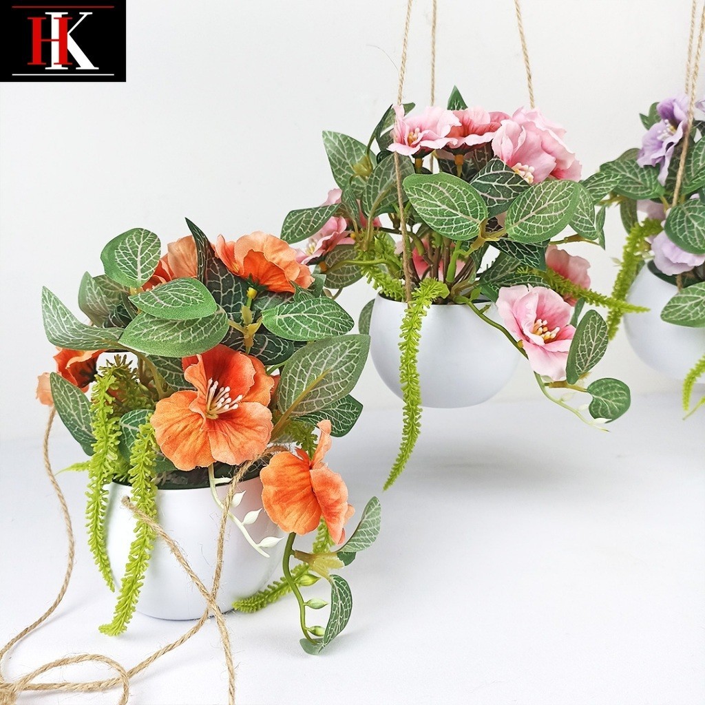 Bunga Hias Gantung Plastik dan Pot