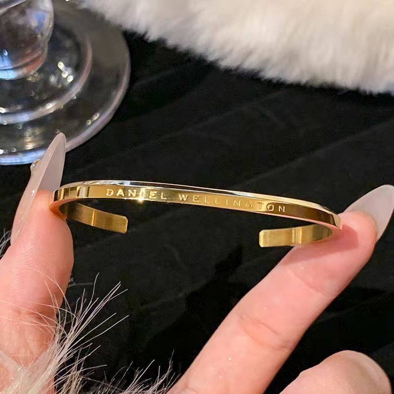 Gelang WD/Classic Cuff WD Premium Gold Rosegold Silver Wanita Titanium