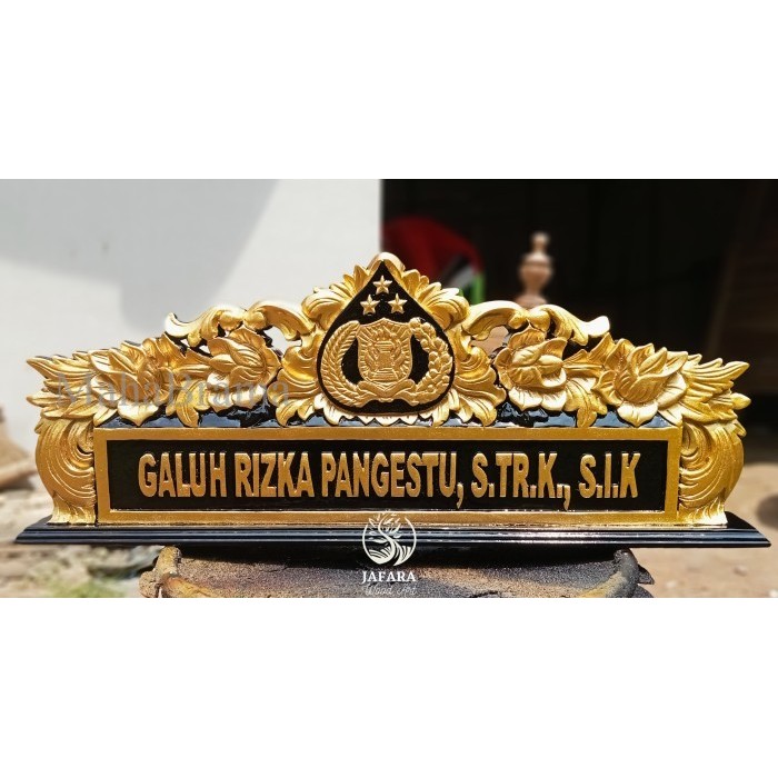 

papan nama meja ukir kayu jati custom logo polri MB3212