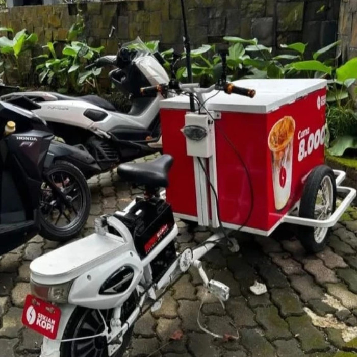 

Sepeda Listrik Kopi dan Box nya ukuran 100x60x60 cm gerobak es kopi keliling gerobox ice coffe