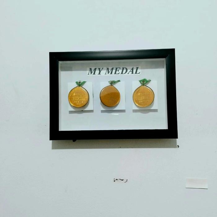 frame medali pigura - Hitam, 3 Medali