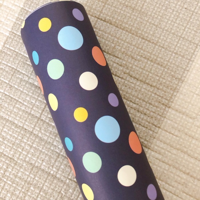 

Kertas Kado Polkadot Warna Warni - Navy
