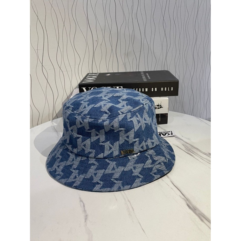 Karl Lagerfeld Topi Bucket biru wanita
