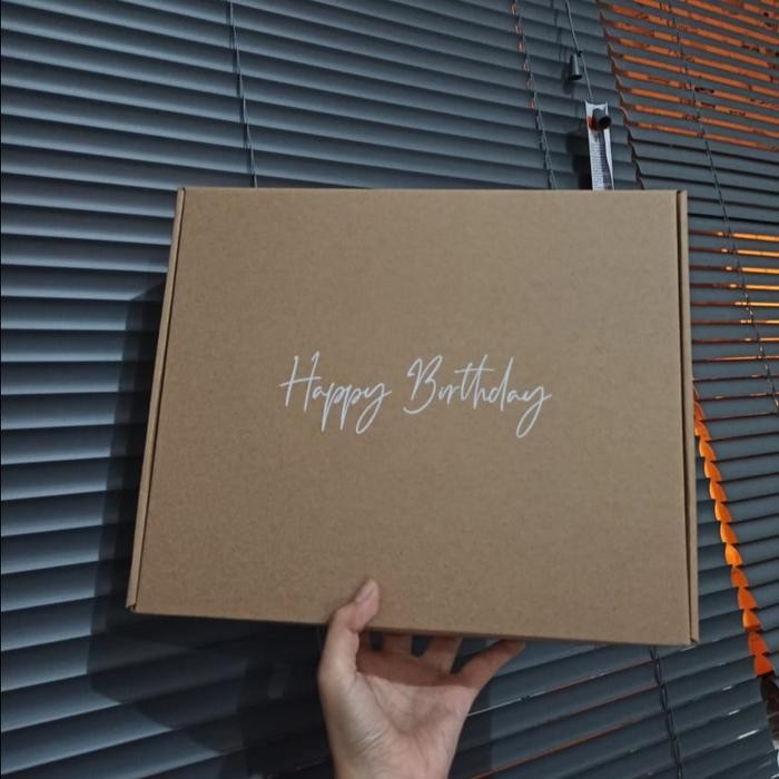 

Box "Happy Birthday" untuk kotak kado hampers ulang tahun, 30x25x6 cm - HBD putih
