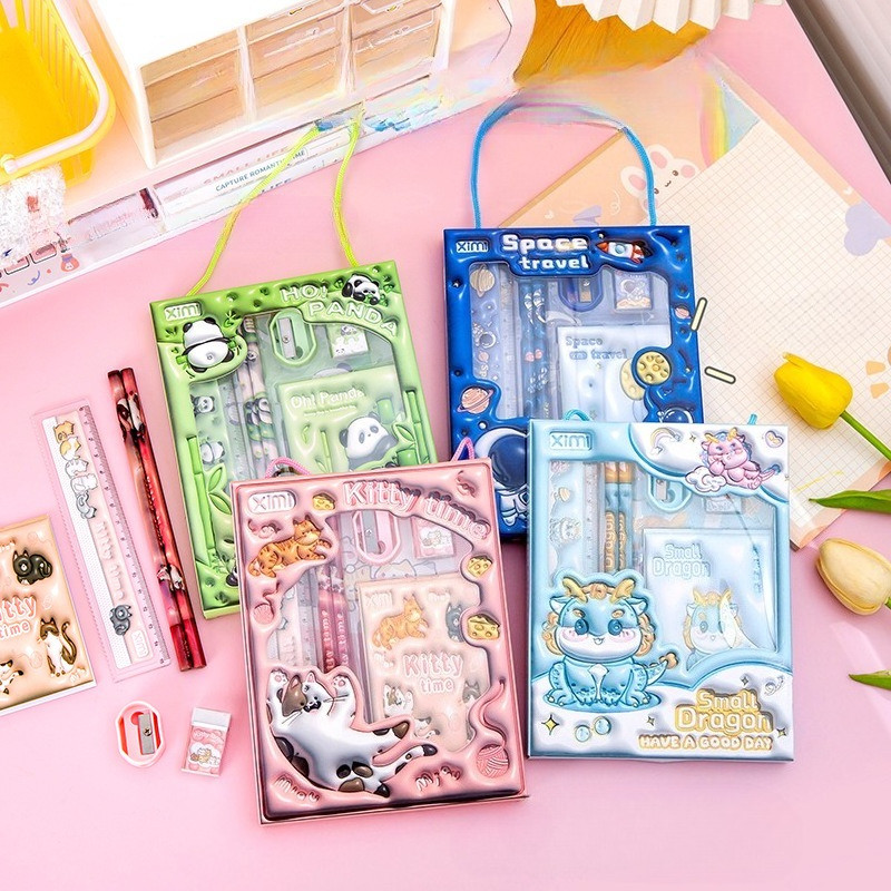 

Kotak Hadiah Edukasi - Perlengkapan Sekolah Lengkap untuk Reward Anak