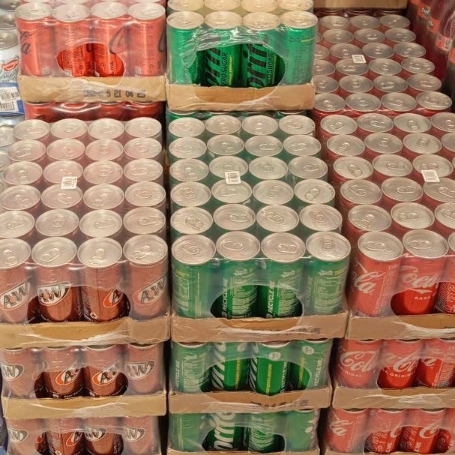 

Coca Cola ( Original / Zero Sugar ) / Sprite ( Original / Zero Sugar ) / Fanta Strawberry / A&W Sarsaparilla Per DUS ( 24 x 250ml )