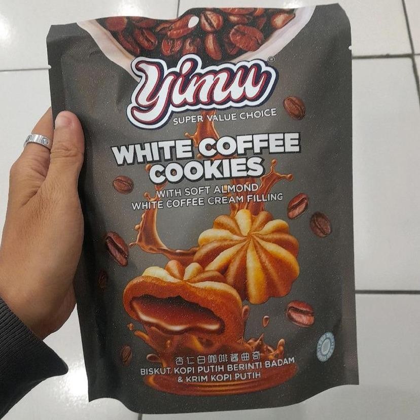 

Yimu White Coffee Cream with Almond Cookies Kukis Isi Krim 70gr