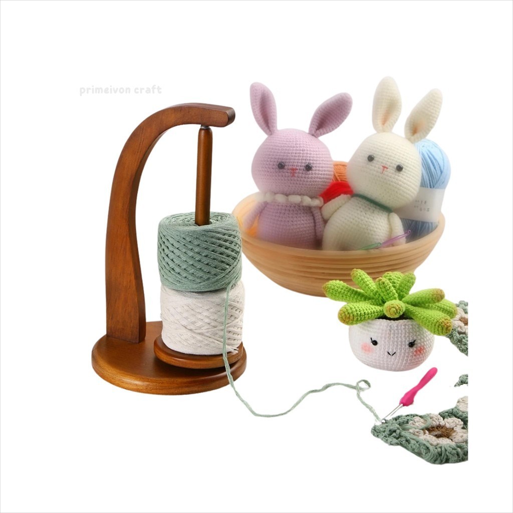 Magnetic yarn holder