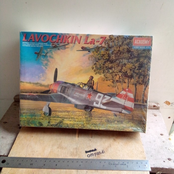 MS99 mainan academy model kit pesawat