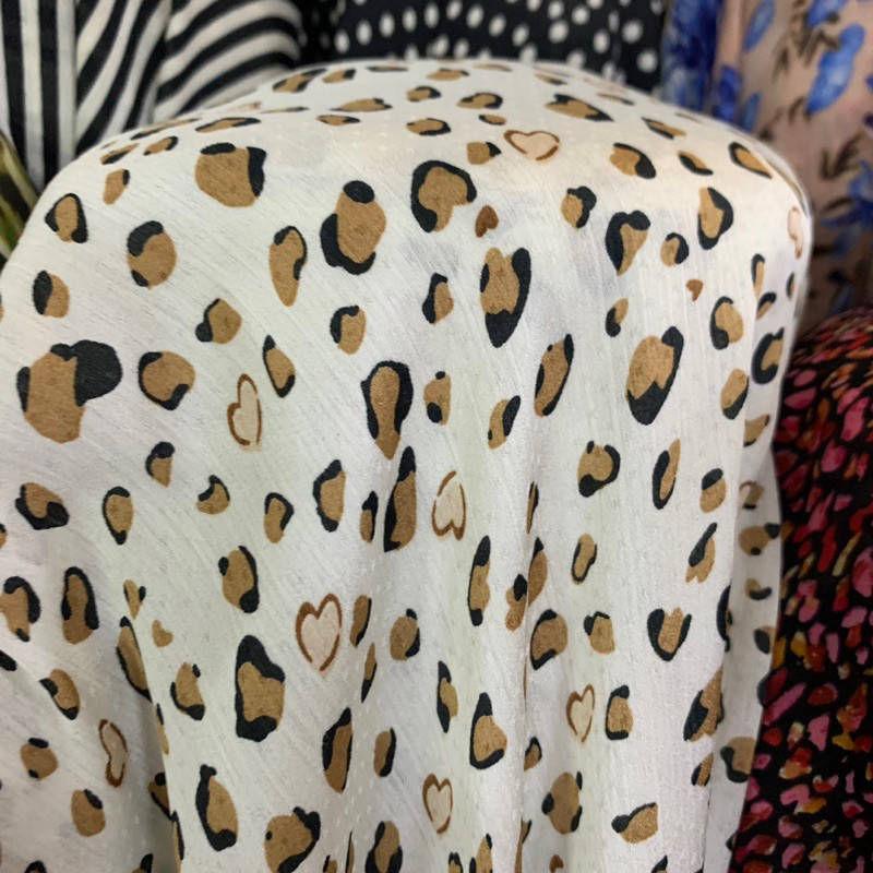 kain silk crinkle - kain cradenza silk motif - kain motif totol leopard - kain cradenza motif - kain