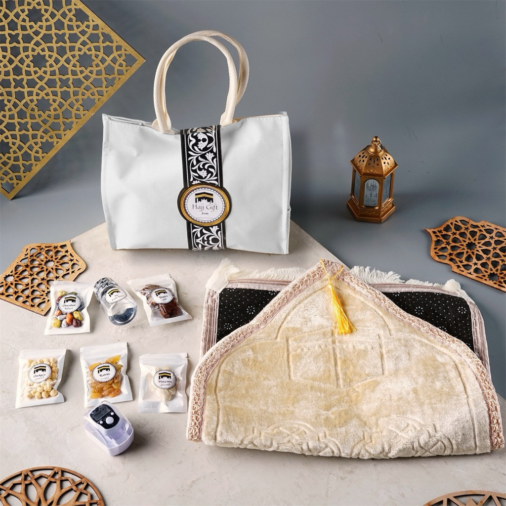 

Oleh Oleh Umroh Hampers Haji Arab Saudi Souvenir Bingkisan Sajadah Tebal Premium Hajj Gift Tas Unik