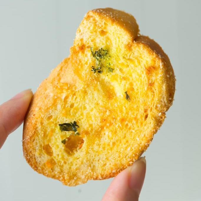 

Salty Garlic Bread - Alavie Kitchen