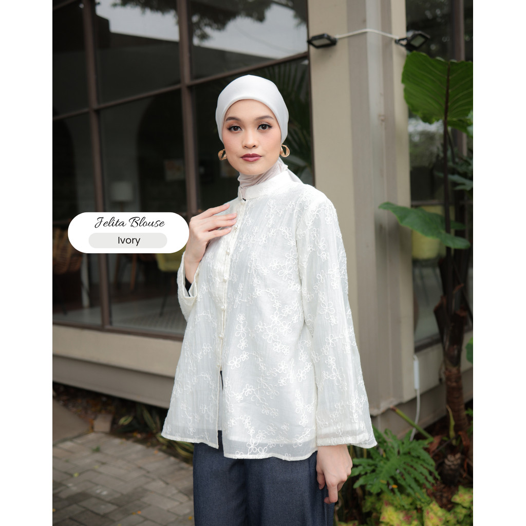 

Gamaleea - Jelita Blouse Lengan Panjang Busui Friendly Bahan Cotton Bordir LD 110
