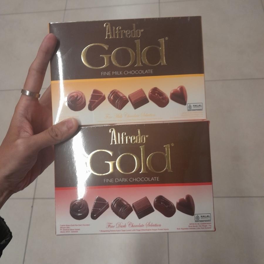 

Alfredo Gold Coklat Import Box 75gr Varian Milk / Dark Chocolate