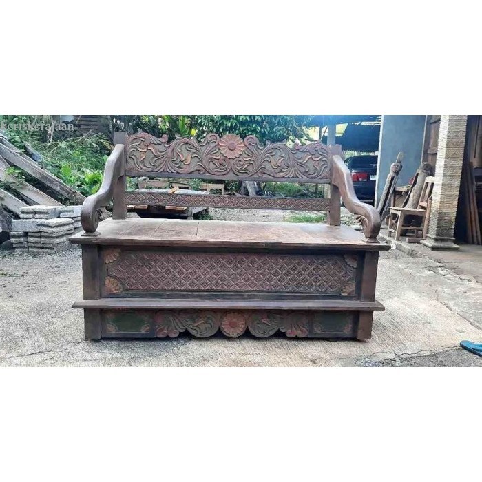 

resban grobok bangku untuk rumah joglo dari kayu jati ukir alus finishing sunggingan bk Keris sengkelat majapahit mataram kartosuro kartasura Surakarta Yogyakarta nagasasra sabuk budaya jawa me antik