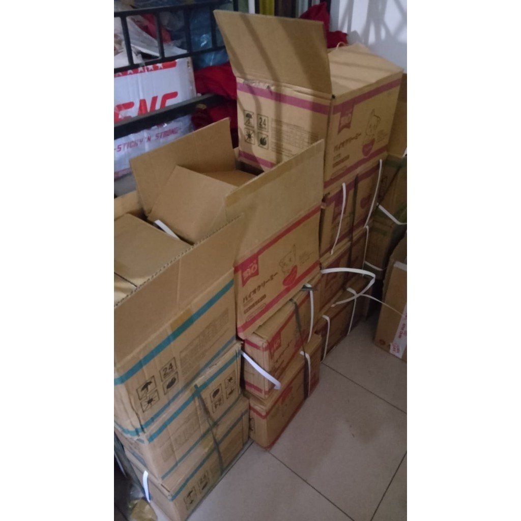 

KARDUS BEKAS UNTUK PACKING PINDAHAN KEMASAN BESAR BERSIH TEBAL 3 PLY