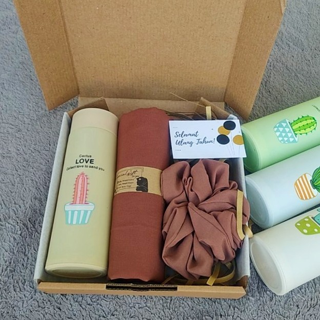 

PROMO!! - hamper kado hadiah untuk cewek pacar ulang tahun anniversary valentine - Cokelat, warna happiness