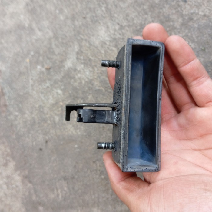 Handle bukaan pintu bagasi belakang Nissan xtrail x-trail t30 original