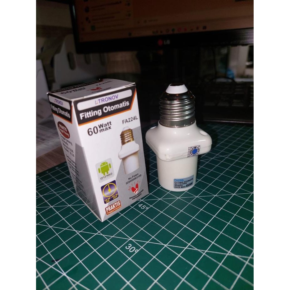 Hot Produk Fitting fiting timer lampu otomatis sensor remot hp android - 25W Terbaik dan Terlaris