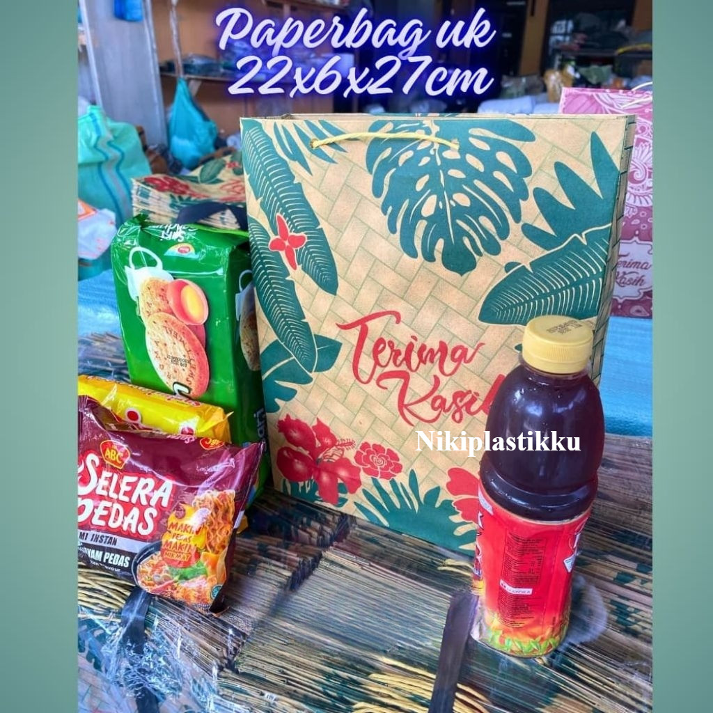 

PAPERBAG MOTIF BATIK UKURAN BESAR 21X6X27 TAS HAJATAN / TAS SOUVENIR