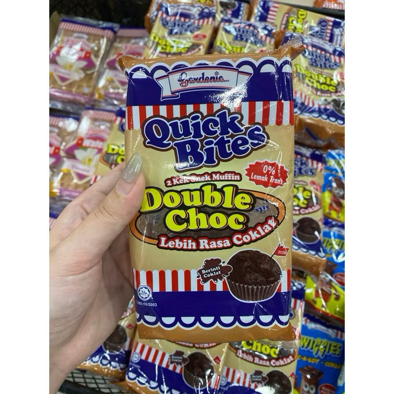 

gardenia quick bites double choc muffin / roti krim