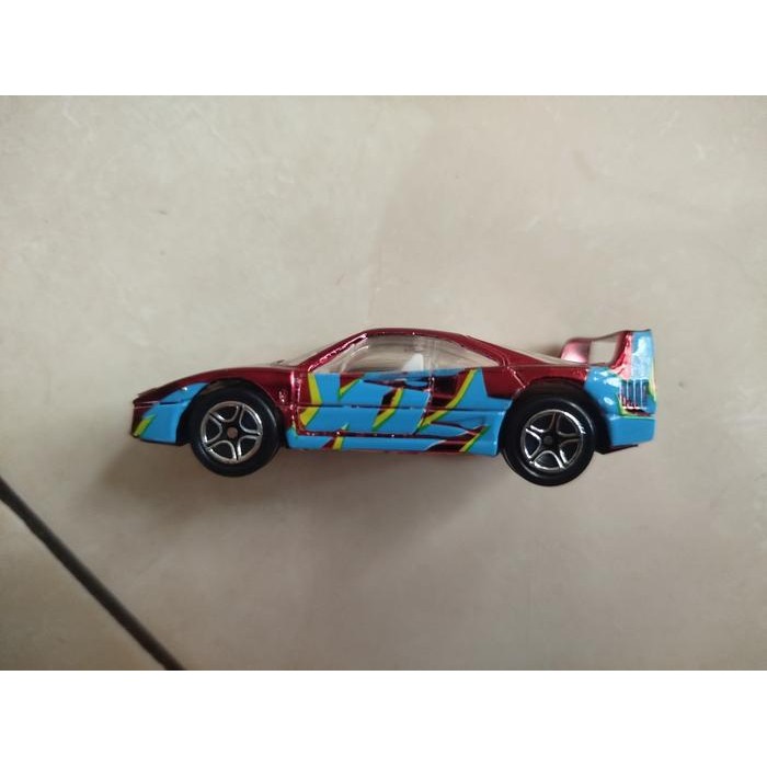 TOY DIECAST MATCHBOX LOOSE - FERRARI F40  VERY RARE - SLEEK PAINT