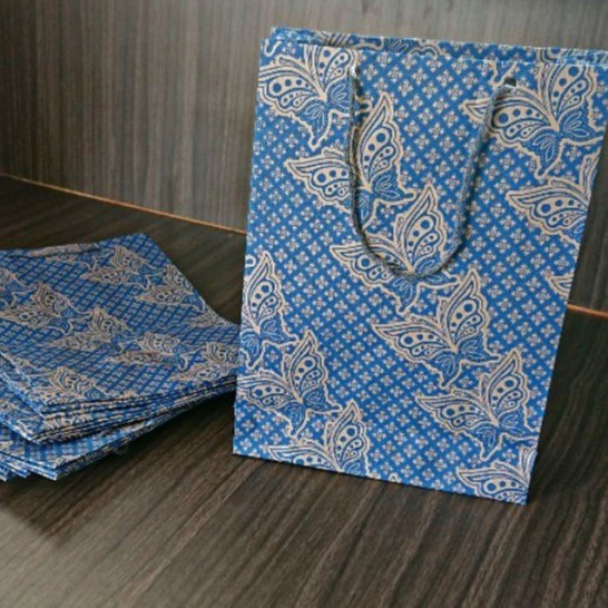 

Tas Karton Asul-asul Paper Bag Batik Bingkisan Tas Karton Bingkisan Tas Arisan Jajan Snack Kado Termurah