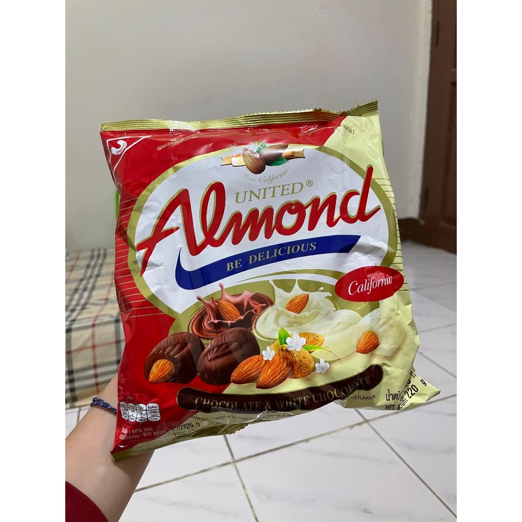 

ready stock - UNITED ALMOND CHOCOLATE ORIGINAL FROM THAILAND