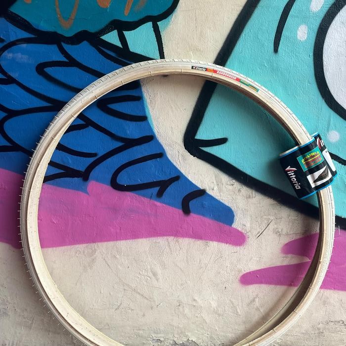 READY ban vittoria randonner 700x28 putih langka