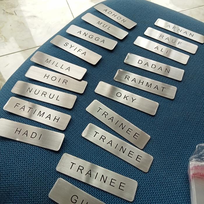 

Promo name tag / nama dada stainless grafir dokter kantor - SILVER, PENITI