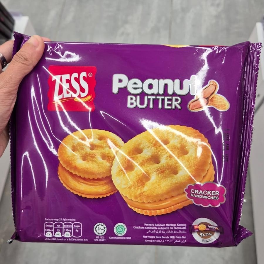 

Zess Biskuit Cracker Sandwich Rasa Peanut Butter 229gr ( isi 9 )