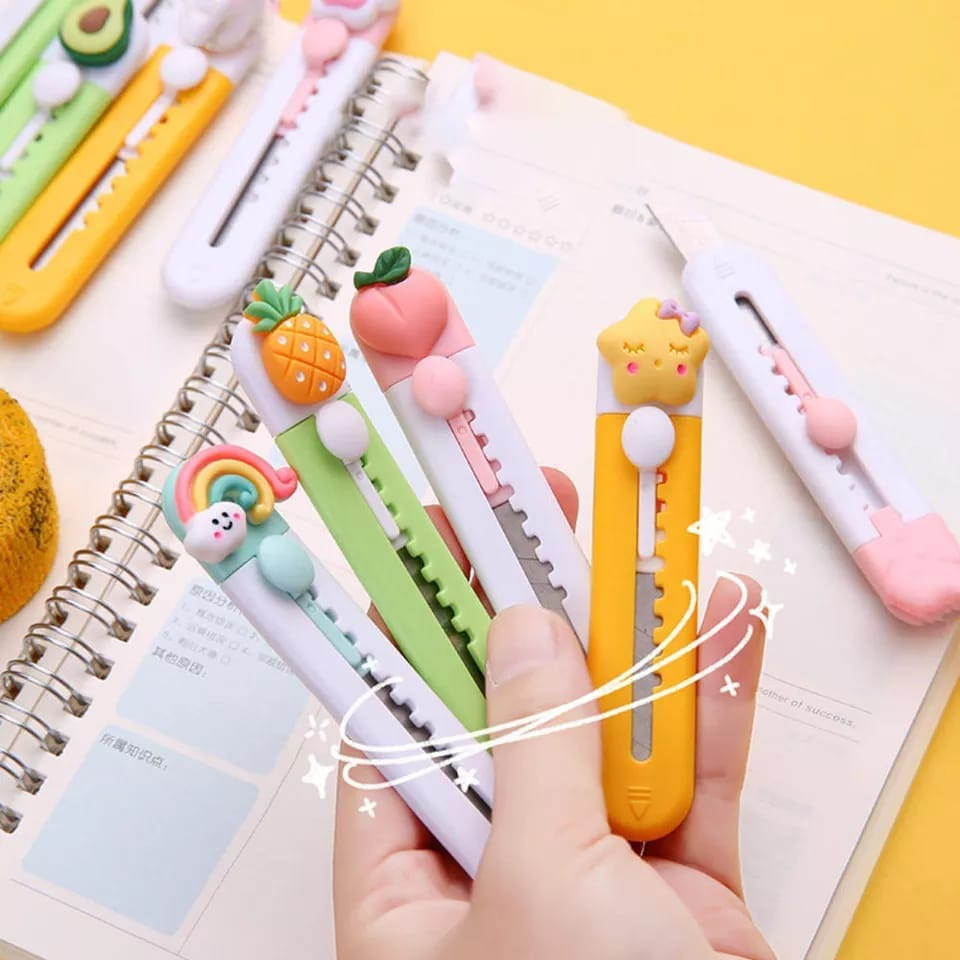 

JT88 - Mini Cutter Pisau Karakter Lucu Alat Pemotong Kertas Sebaguna